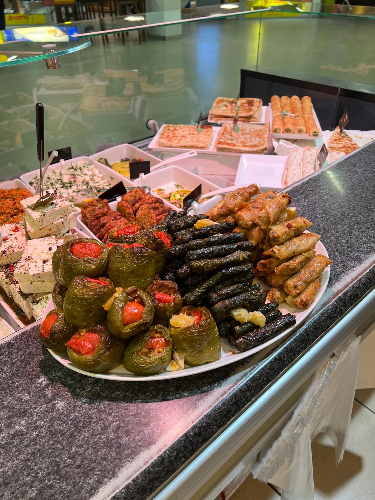 Oliven, Kaese und weitere Spezialitaeten aus der Theke